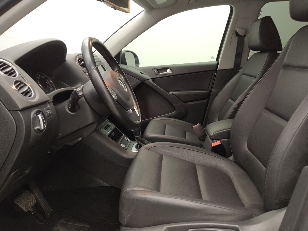 2017 Volkswagen Tiguan in Lakewood, CO 80215 - 18107974 17