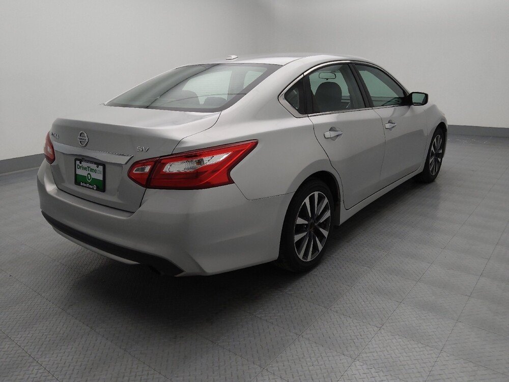 2017 Nissan Altima in St. Louis, MO 63125 - 18108042 10