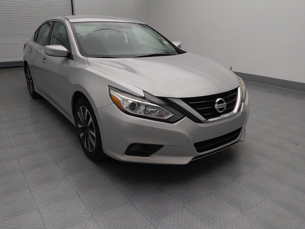 2017 Nissan Altima in St. Louis, MO 63125 - 18108042 13