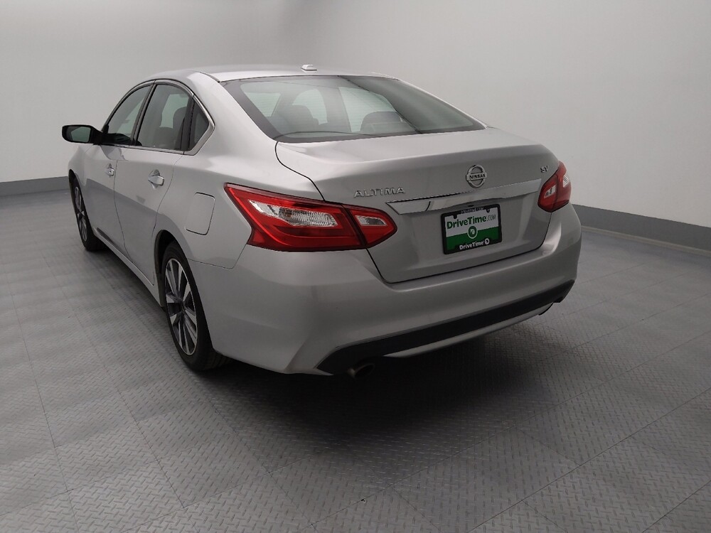 2017 Nissan Altima in St. Louis, MO 63125 - 18108042 5