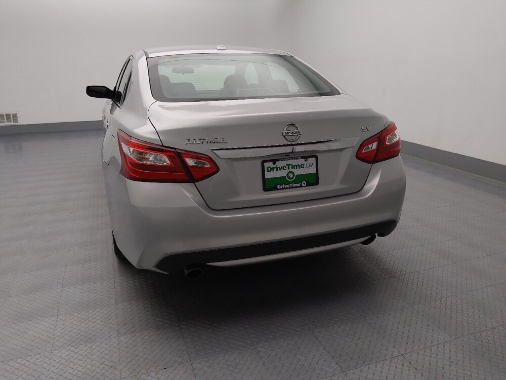 2017 Nissan Altima in St. Louis, MO 63125 - 18108042 6
