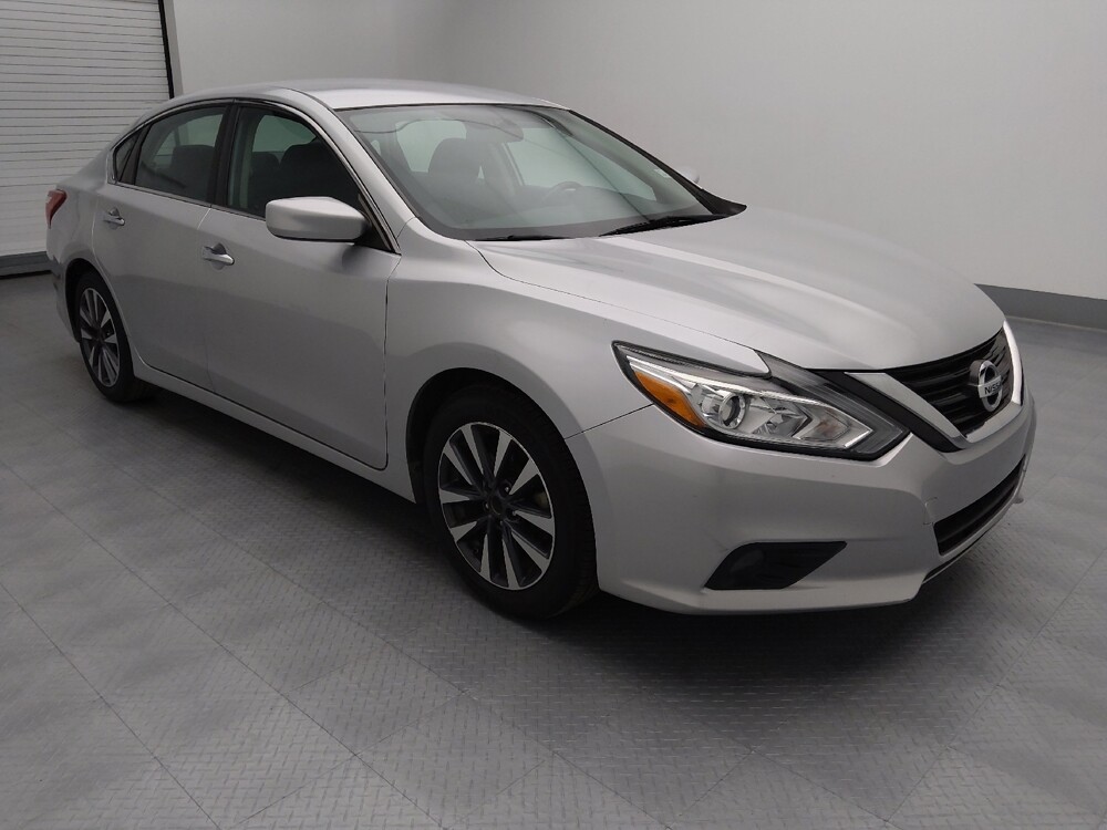 2017 Nissan Altima in St. Louis, MO 63125 - 18108042 11