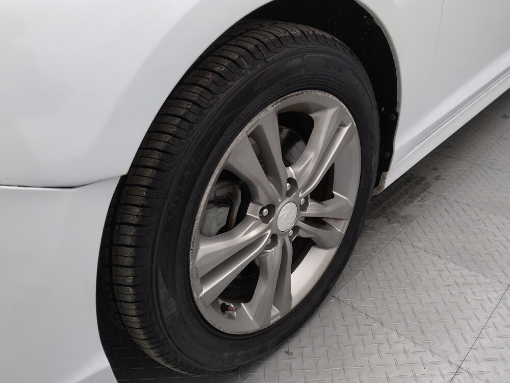 2018 Hyundai Sonata in Wichita, KS 67207 - 18108045 31