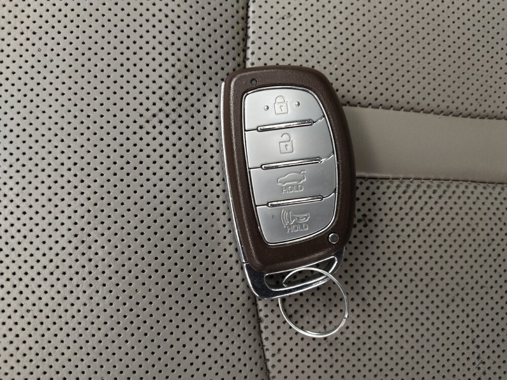 2018 Hyundai Sonata in Wichita, KS 67207 - 18108045 32