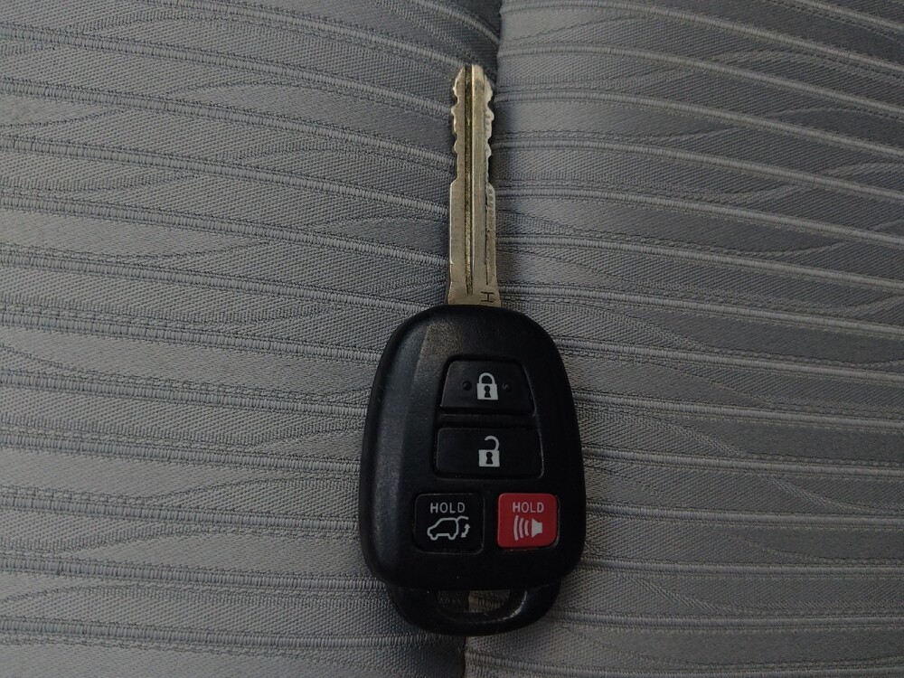 2018 Toyota Highlander in Round Rock, TX 78664 - 18108087 32