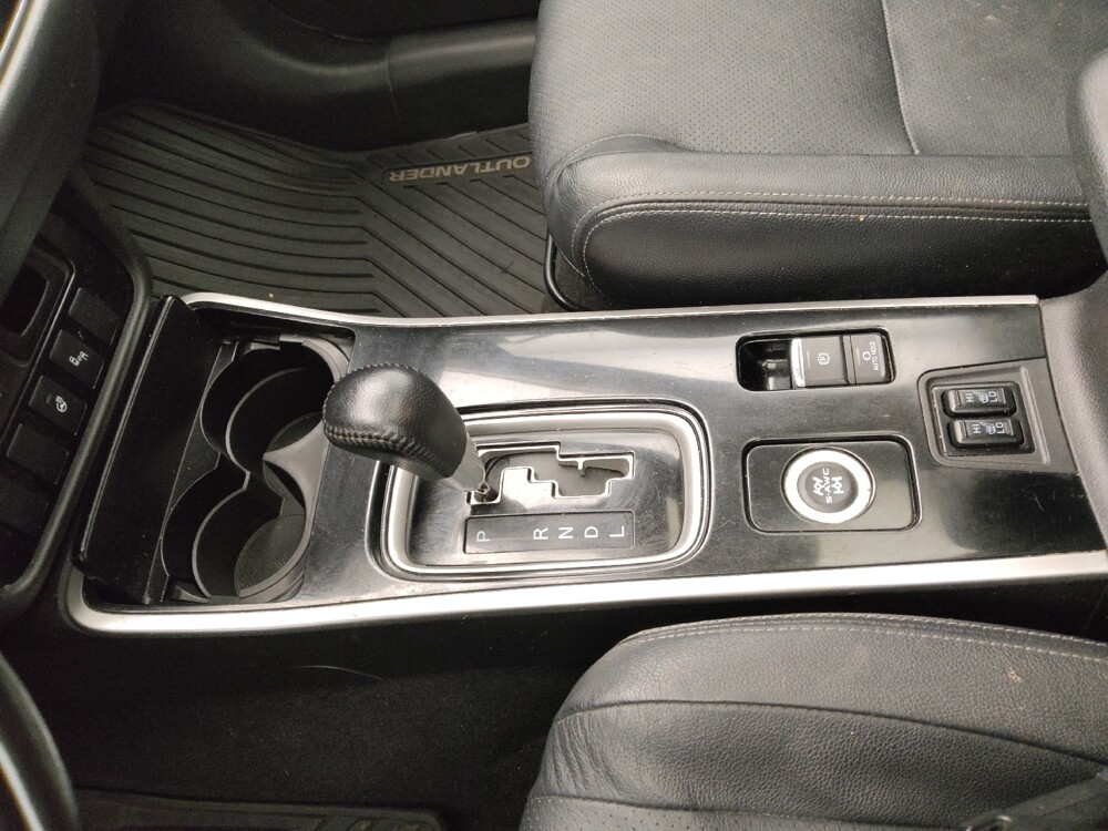 2017 Mitsubishi Outlander in Gladstone, MO 64118 - 18108212 26