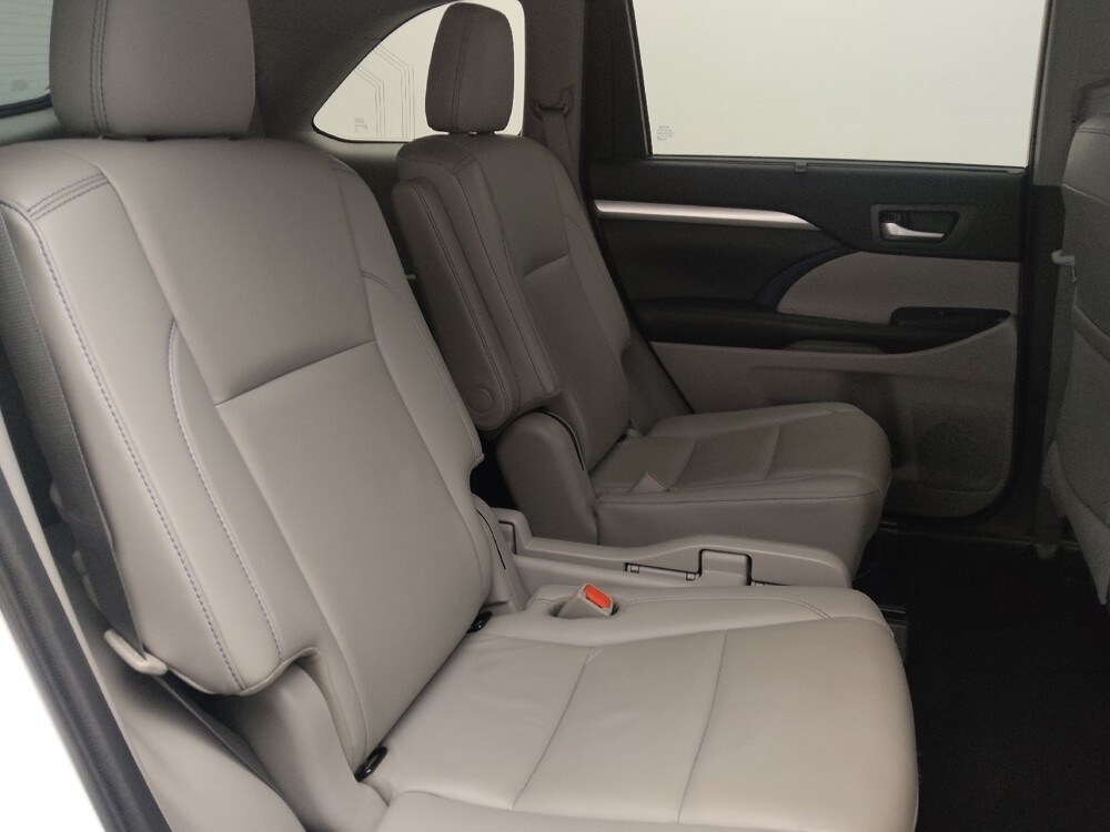 2019 Toyota Highlander in Jacksonville, FL 32210 - 18108213 19