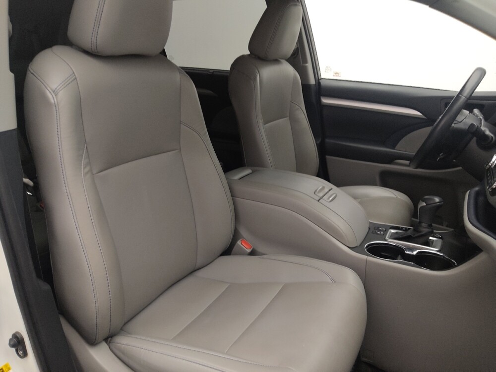 2019 Toyota Highlander in Jacksonville, FL 32210 - 18108213 21