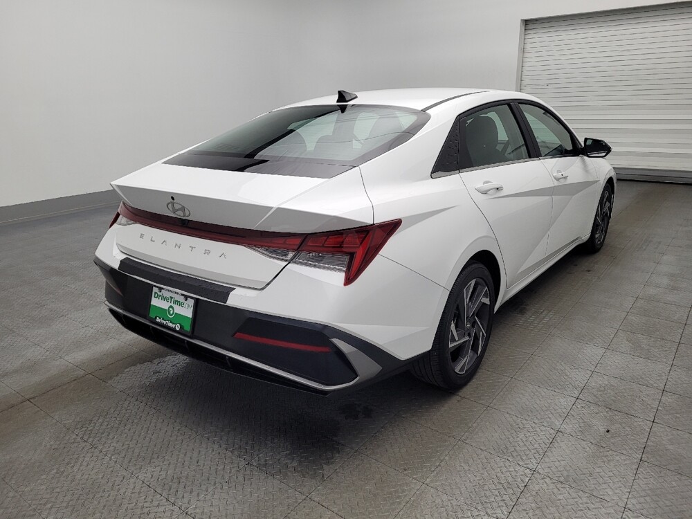 2025 Hyundai Elantra in Kissimmee, FL 34744 - 18108235 9