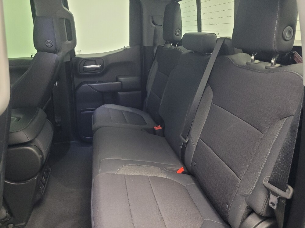 2019 Chevrolet Silverado 1500 in Indianapolis, IN 46219 - 18108249 18