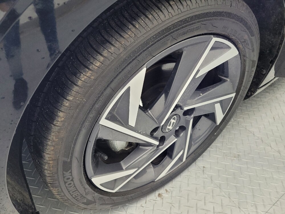 2025 Hyundai Elantra in Greenville, NC 27834 - 18108275 31