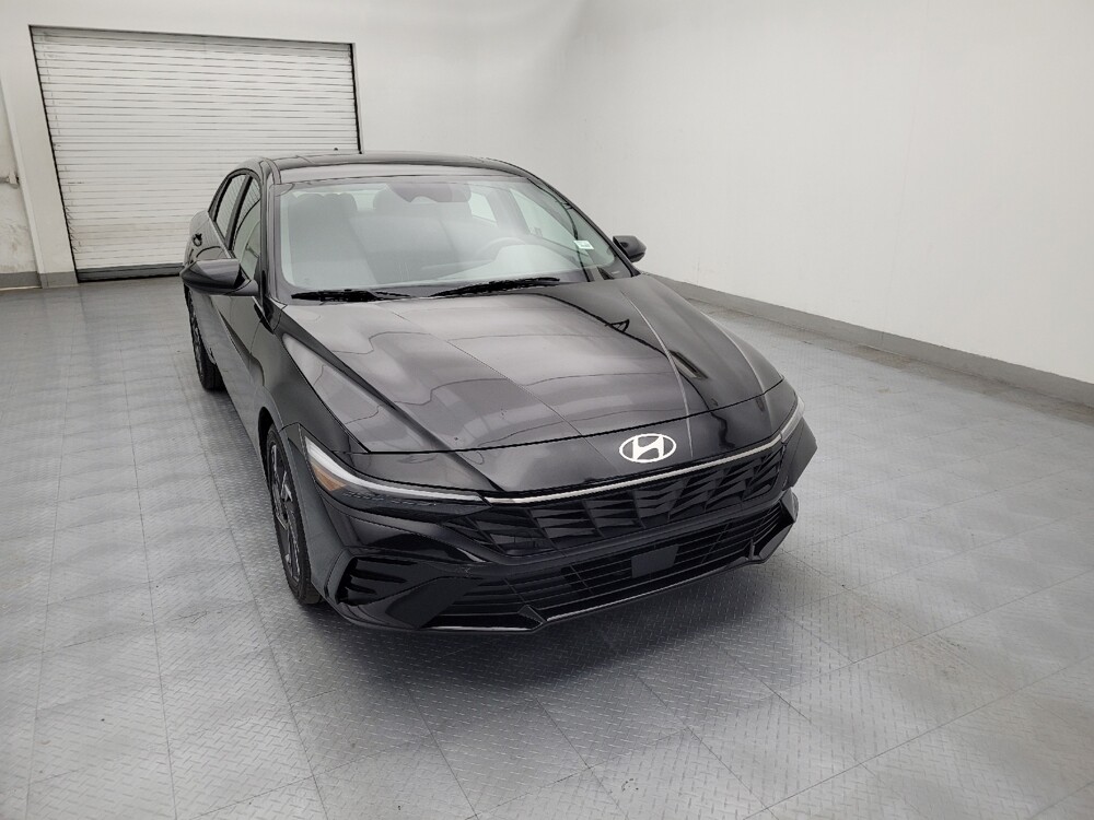 2025 Hyundai Elantra in Greenville, NC 27834 - 18108275 14