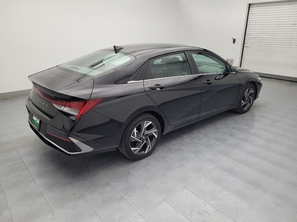 2025 Hyundai Elantra in Greenville, NC 27834 - 18108275 10