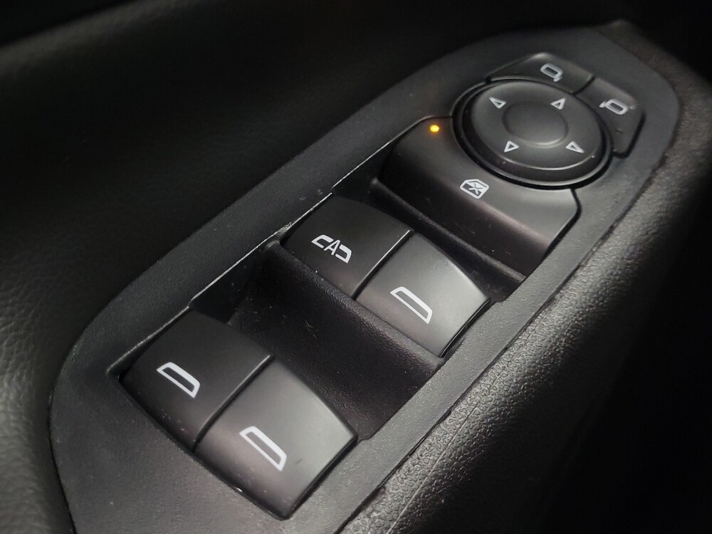 2018 Chevrolet Equinox in Indianapolis, IN 46219 - 18108277 27