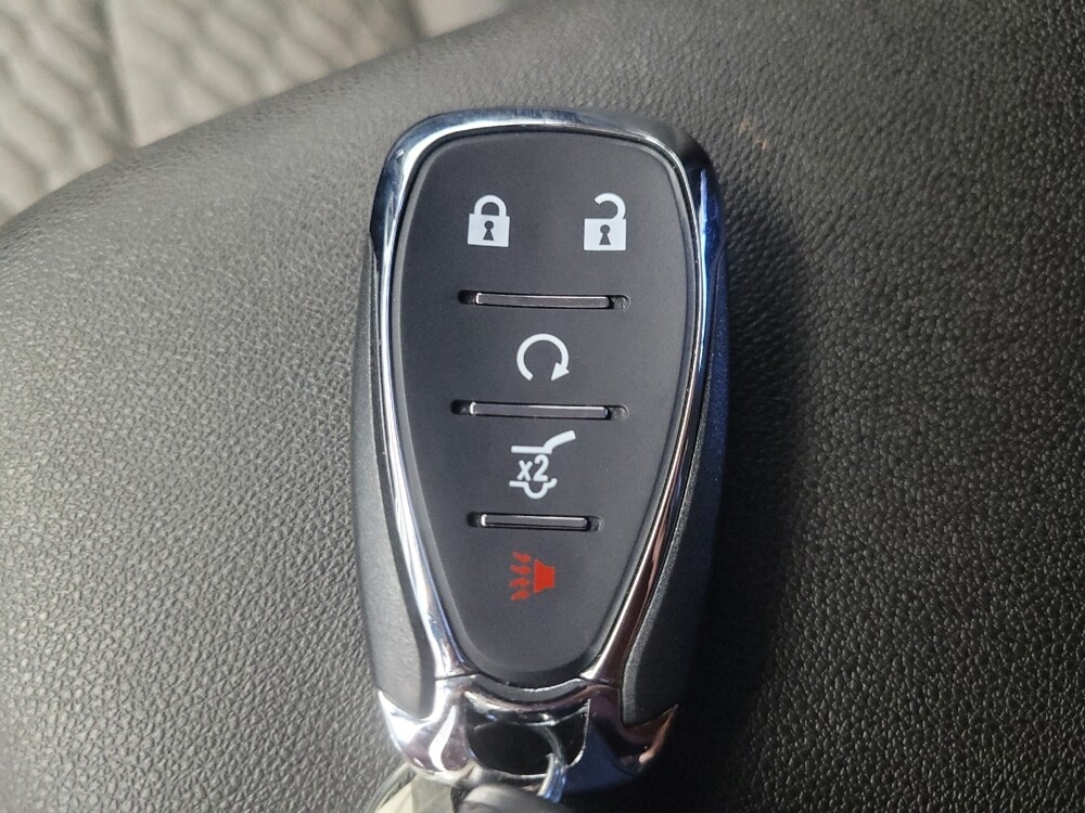 2018 Chevrolet Equinox in Indianapolis, IN 46219 - 18108277 32