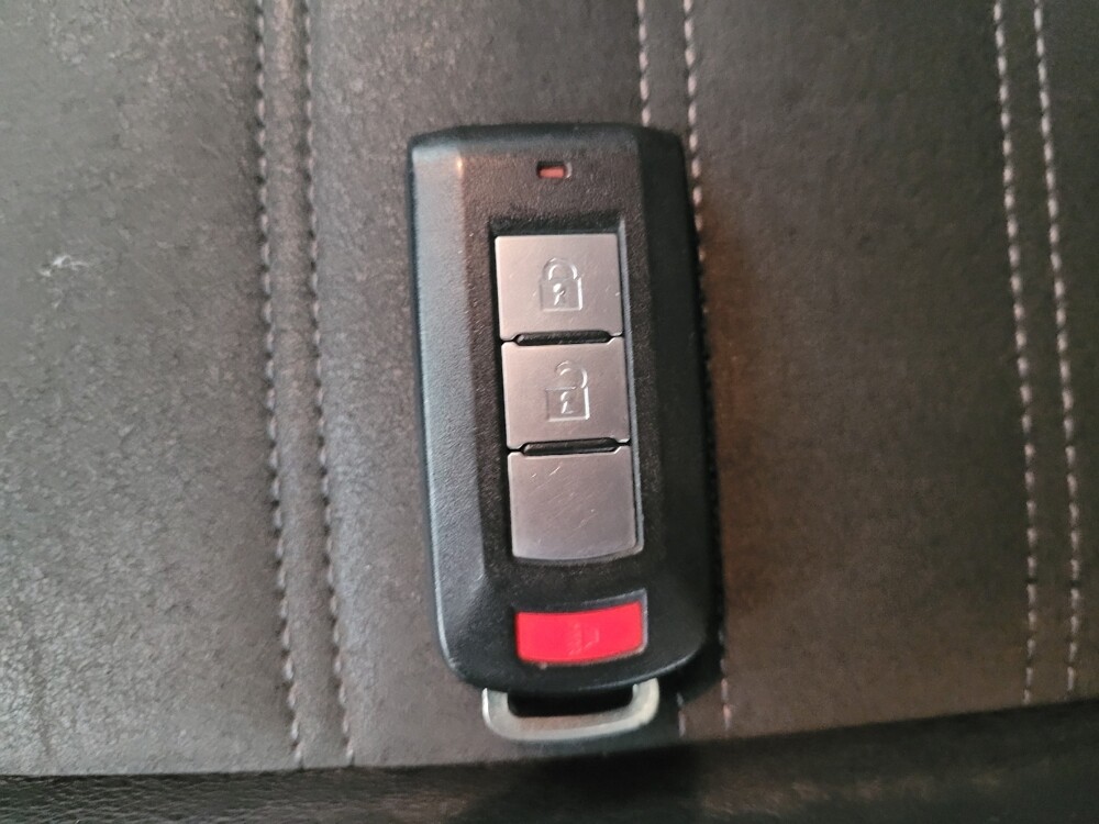 2020 Mitsubishi Outlander in Memphis, TN 38128 - 18108339 32