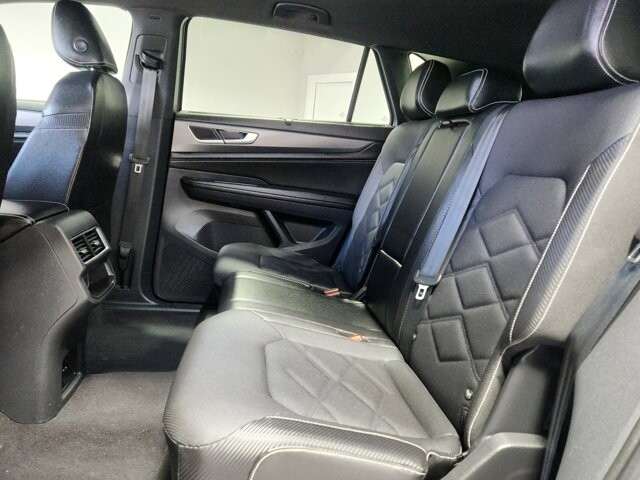 2024 Volkswagen Atlas in Cinnaminson, NJ 08077 - 18108350 13