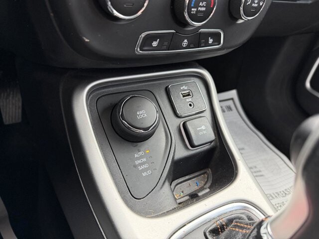 2018 Jeep Compass in Baltimore, MD 21225 - 18108390 25