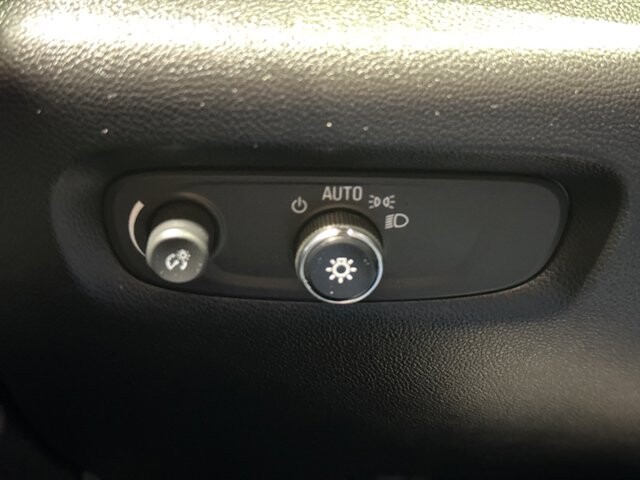 2023 Chevrolet Traverse in Burlington, WI 53105 - 18108409 32