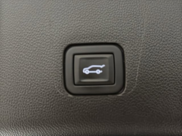 2023 Chevrolet Traverse in Burlington, WI 53105 - 18108409 21