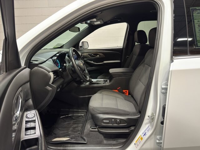 2023 Chevrolet Traverse in Burlington, WI 53105 - 18108409 14