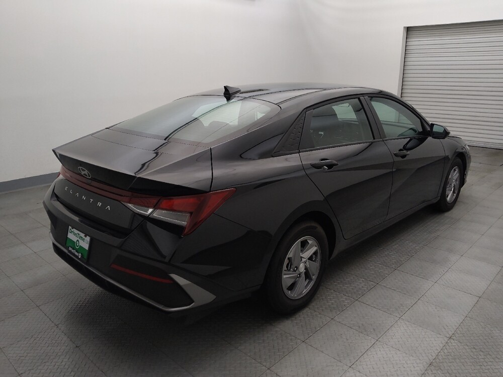 2025 Hyundai Elantra in Live Oak, TX 78233 - 18108415 9