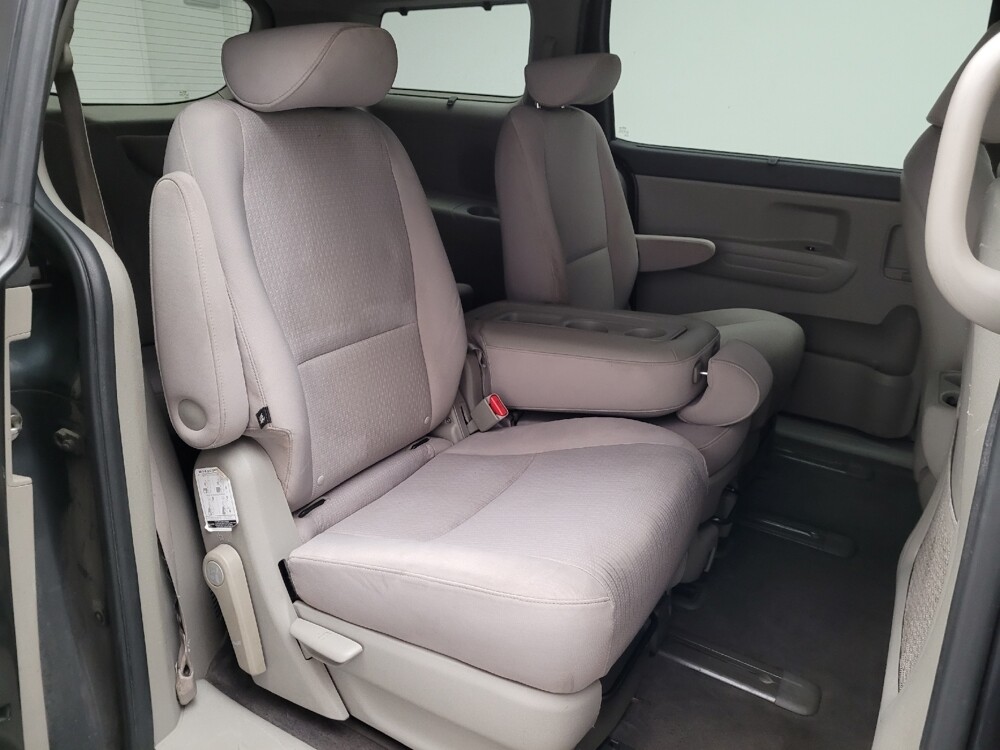 2016 Kia Sedona in Downey, CA 90241 - 18108418 19