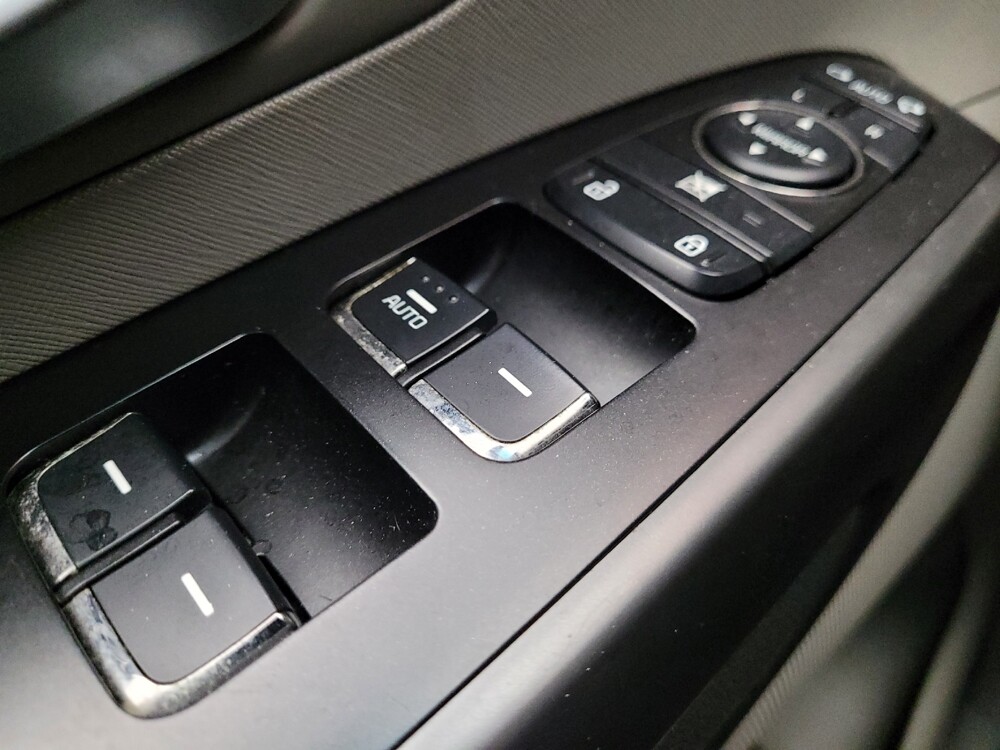 2016 Kia Sedona in Downey, CA 90241 - 18108418 27