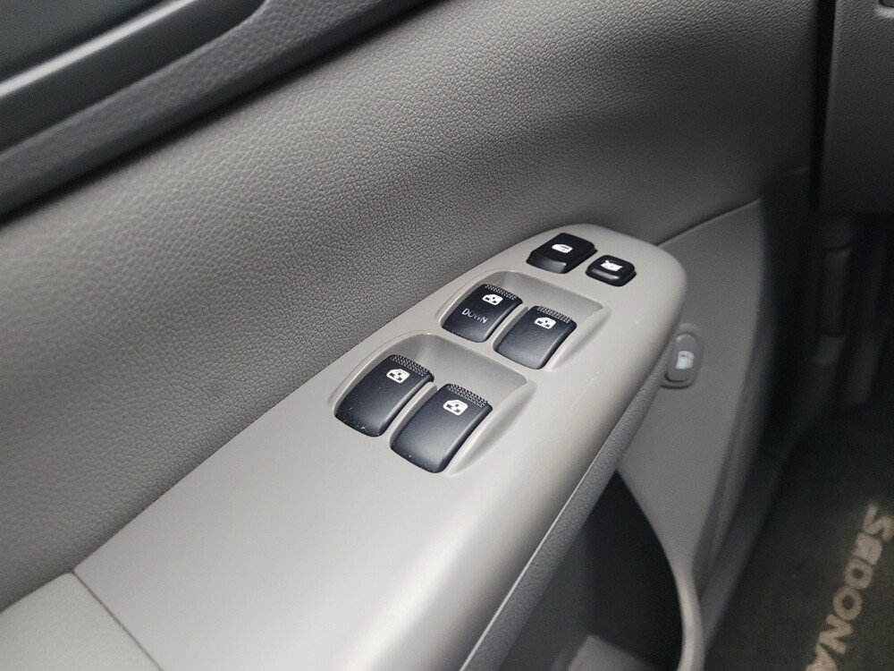 2014 Kia Sedona in Grand Rapids, MI 49508 - 18108437 27