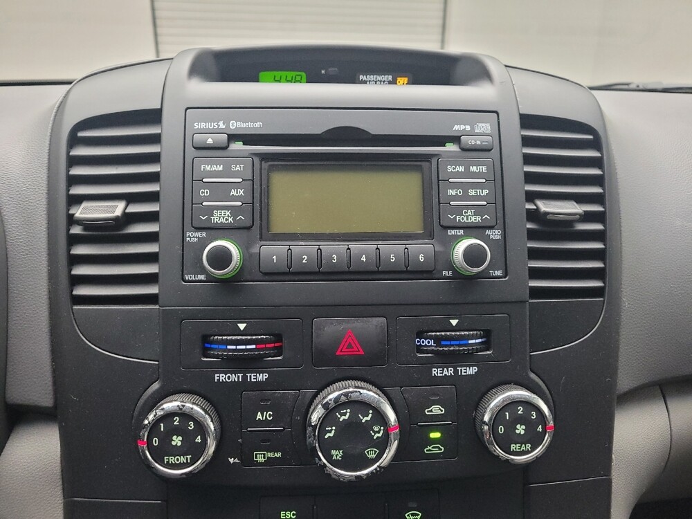 2014 Kia Sedona in Grand Rapids, MI 49508 - 18108437 25