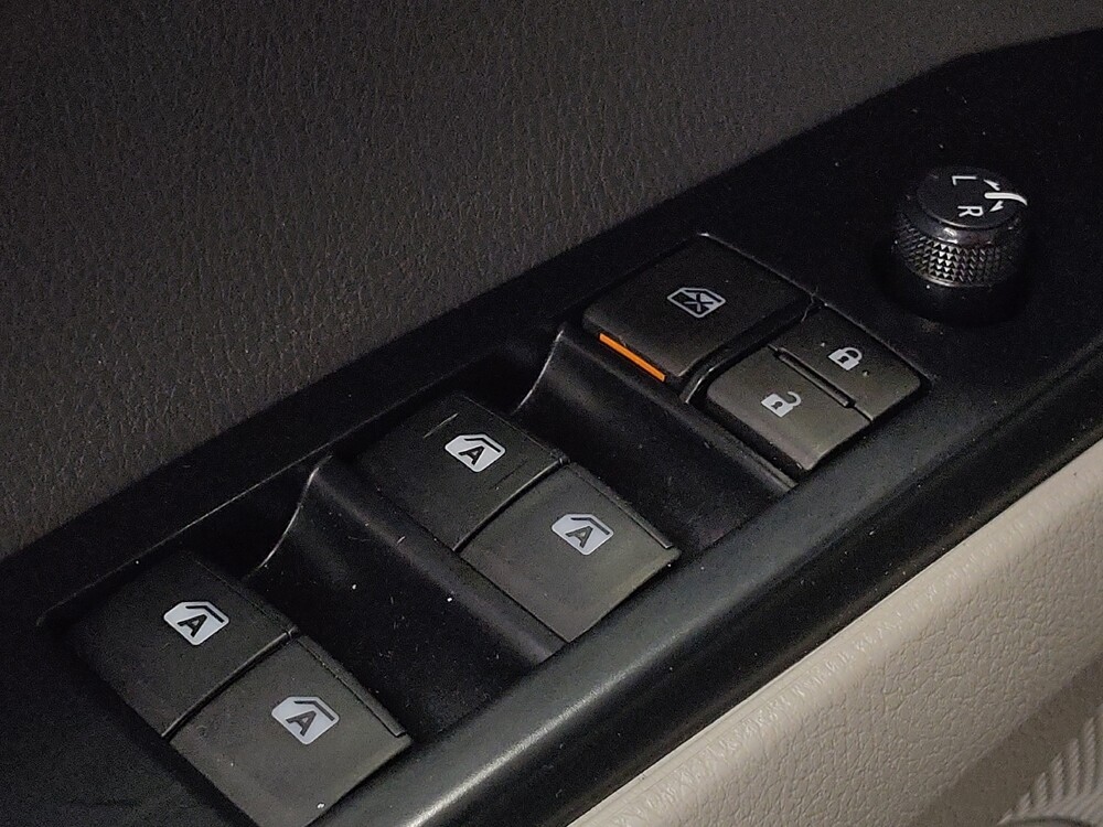 2019 Toyota Camry in Tampa, FL 33612 - 18108495 27