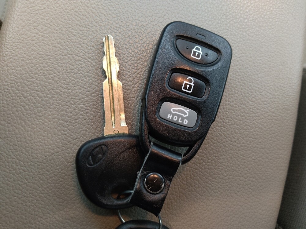 2017 Hyundai Elantra in Lakewood, CO 80215 - 18108552 32