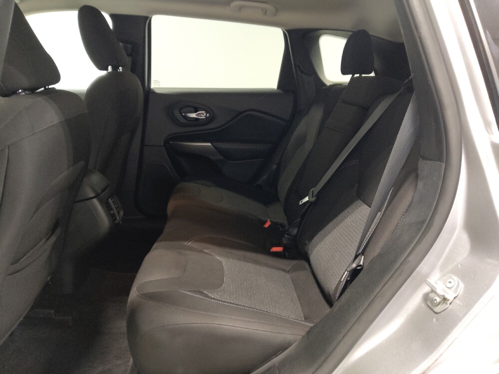 2019 Jeep Cherokee in Columbus, OH 43228 - 18108597 18