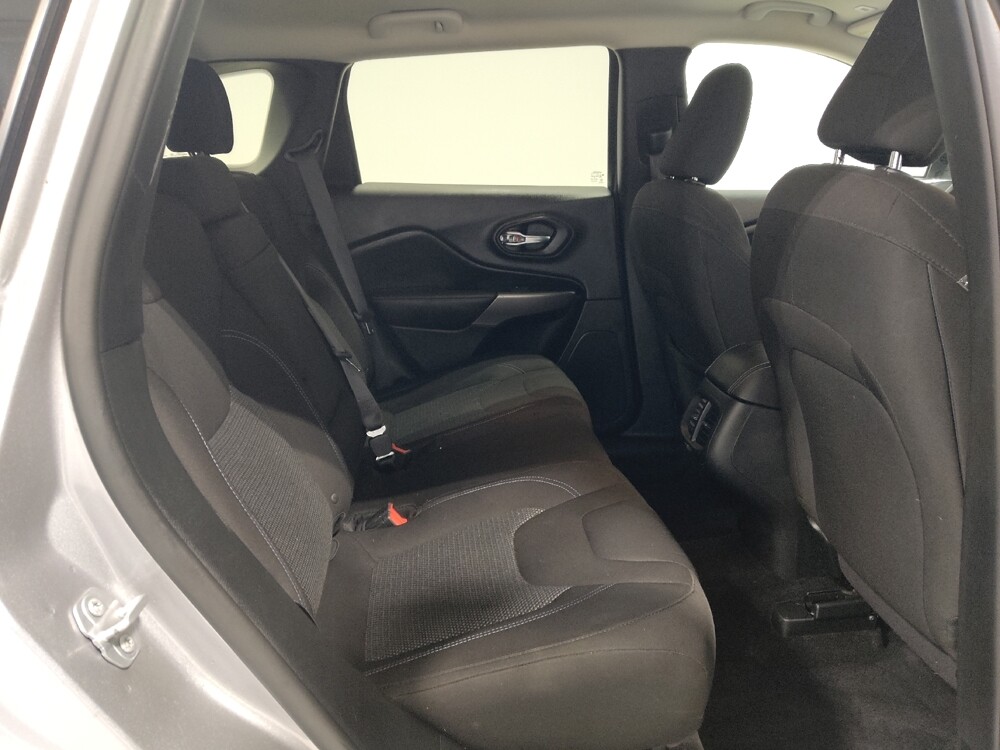 2019 Jeep Cherokee in Columbus, OH 43228 - 18108597 19