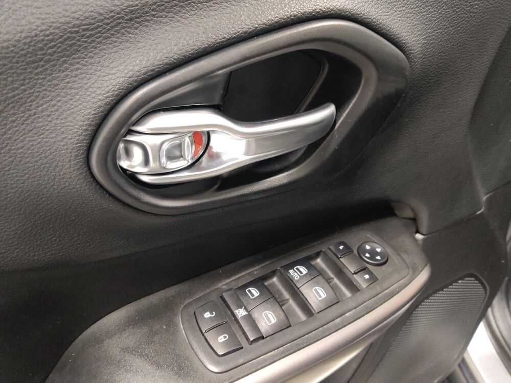 2019 Jeep Cherokee in Columbus, OH 43228 - 18108597 27