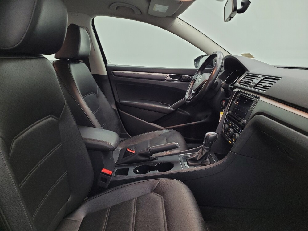 2018 Volkswagen Passat in Miamisburg, OH 45342 - 18108605 21