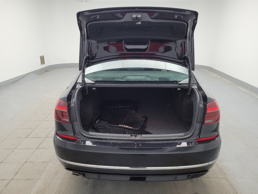 2018 Volkswagen Passat in Miamisburg, OH 45342 - 18108605 29
