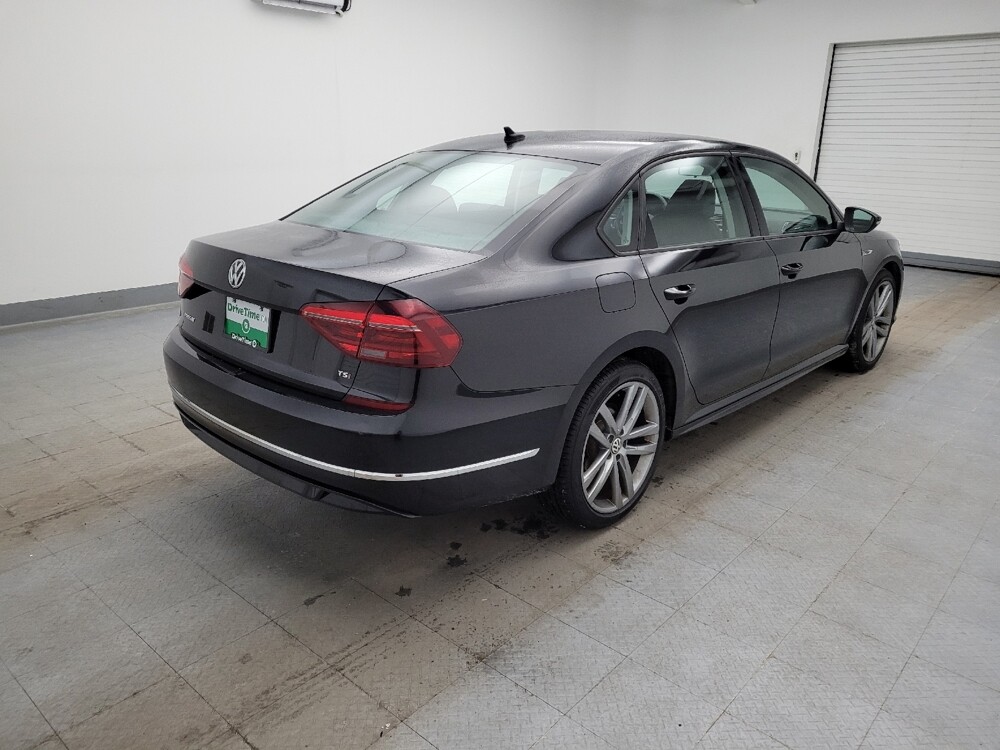 2018 Volkswagen Passat in Miamisburg, OH 45342 - 18108605 9