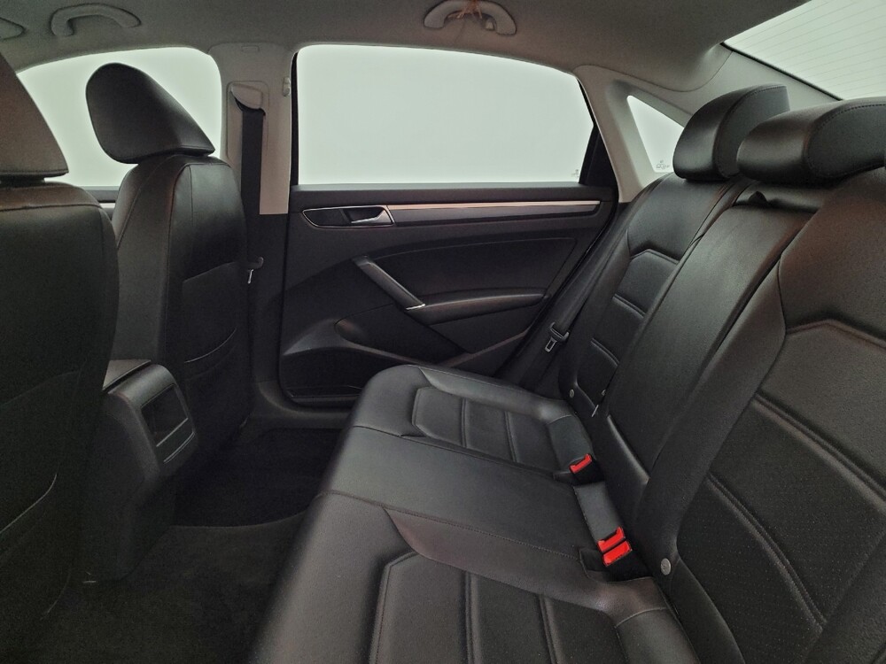 2018 Volkswagen Passat in Miamisburg, OH 45342 - 18108605 18