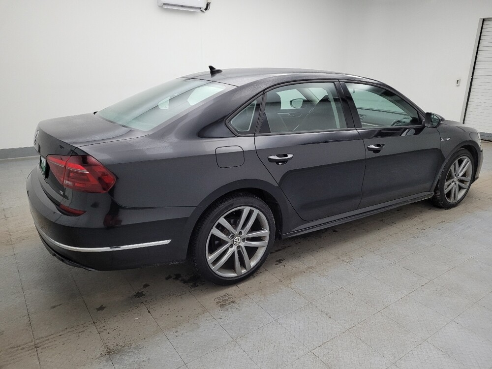2018 Volkswagen Passat in Miamisburg, OH 45342 - 18108605 10