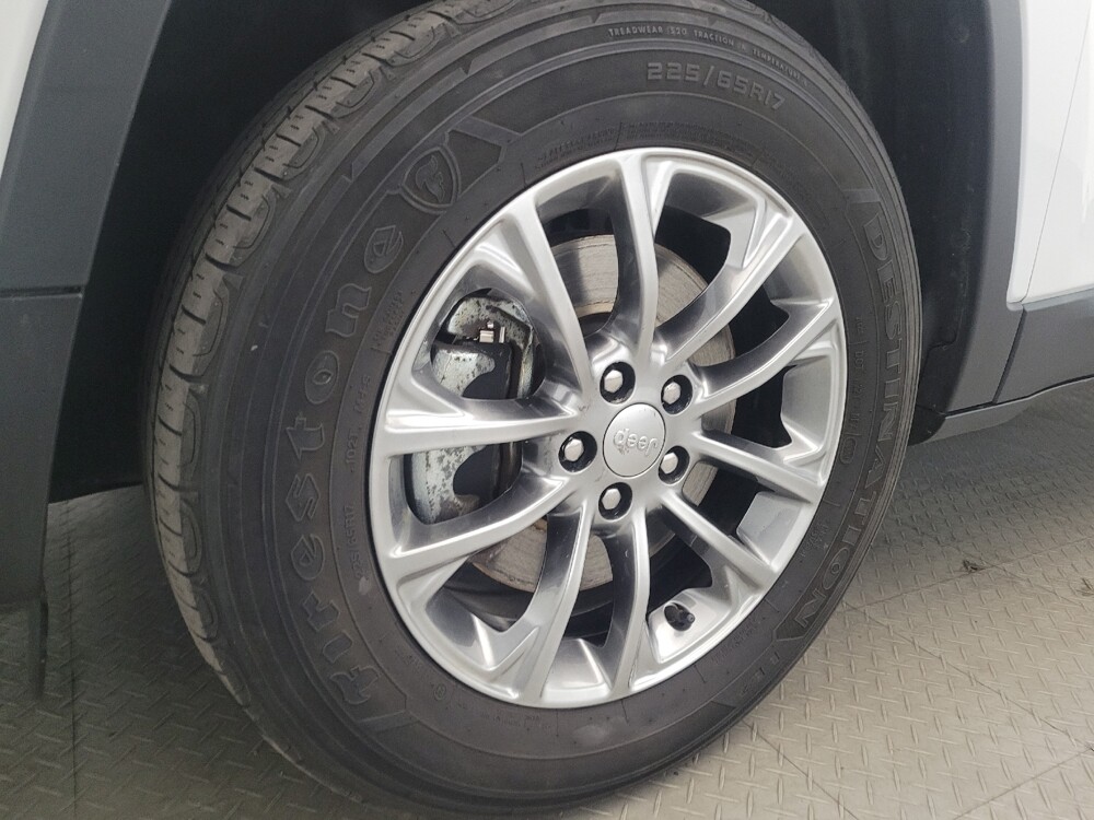 2021 Jeep Cherokee in Allentown, PA 18103 - 18108617 31