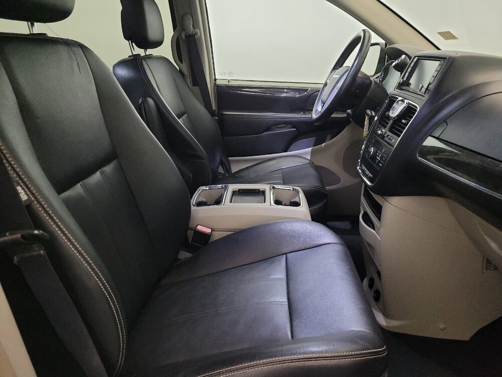 2016 Chrysler Town & Country in New Castle, DE 19720 - 18108629 21