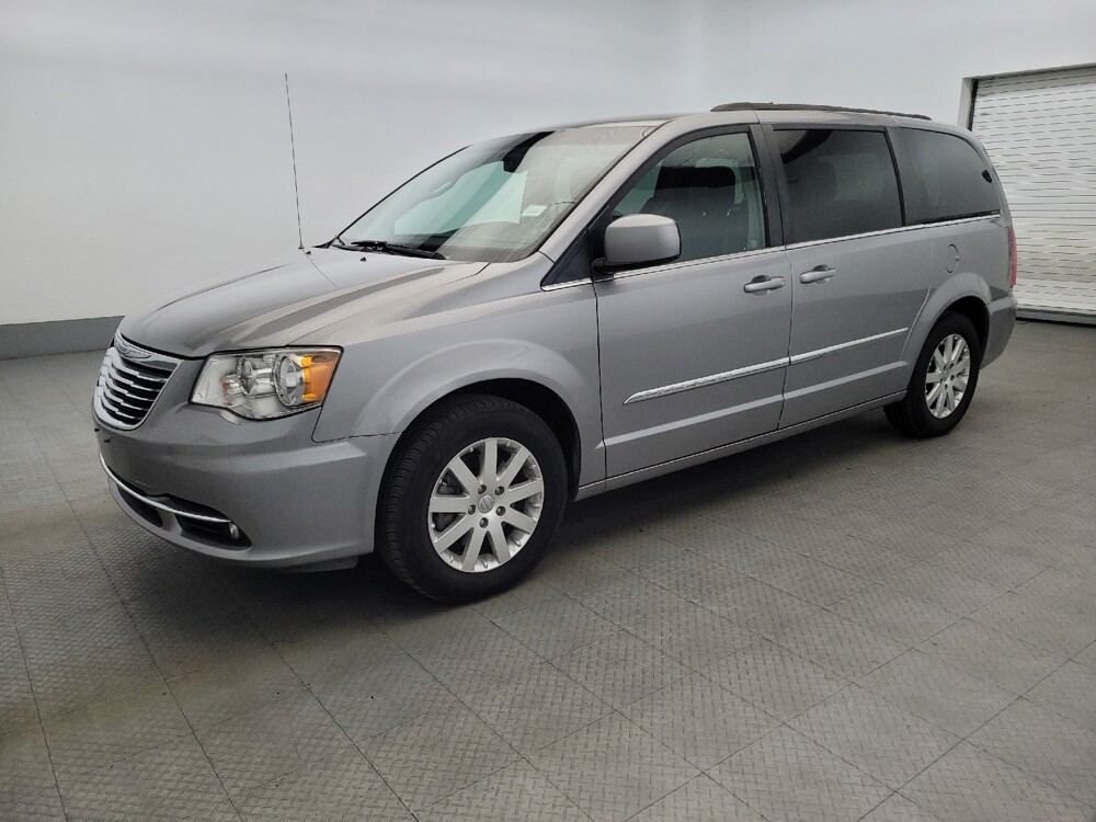 2016 Chrysler Town & Country in New Castle, DE 19720 - 18108629 2