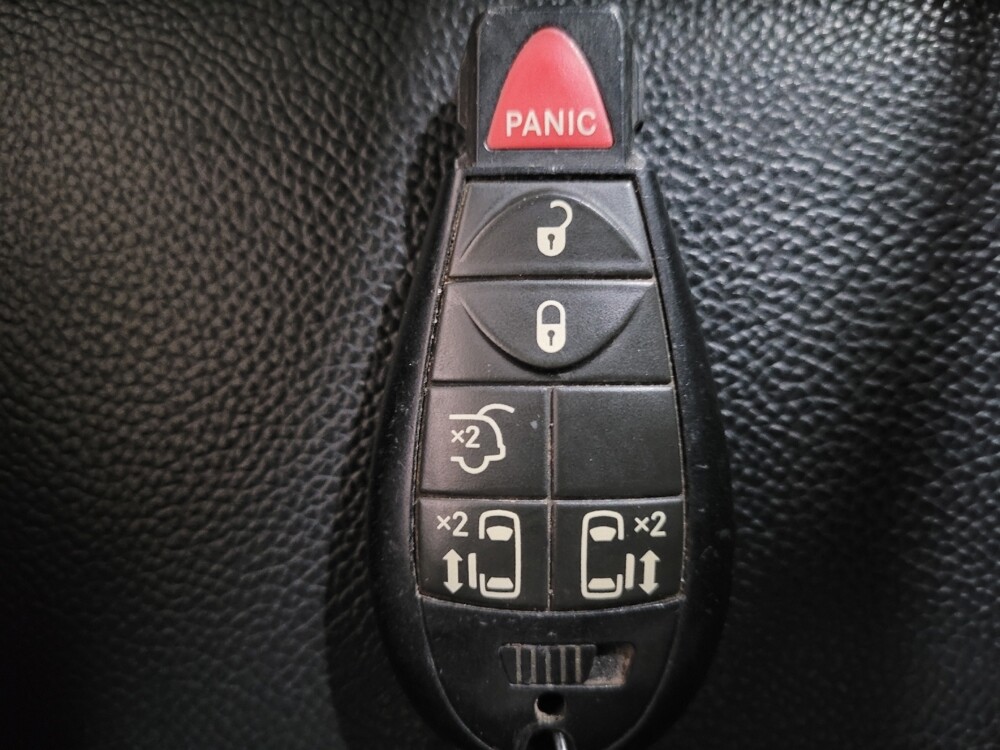 2016 Chrysler Town & Country in New Castle, DE 19720 - 18108629 32