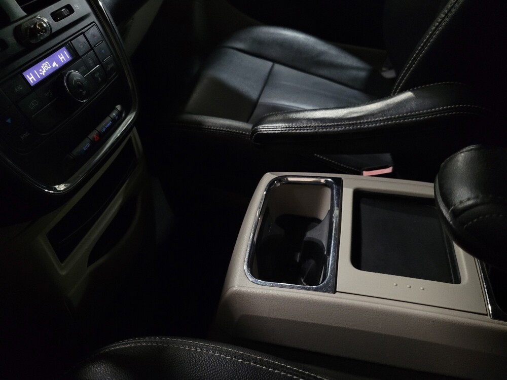 2016 Chrysler Town & Country in New Castle, DE 19720 - 18108629 26