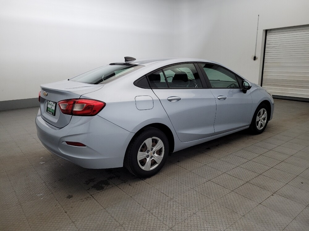 2018 Chevrolet Cruze in Owings Mills, MD 21117 - 18108787 10