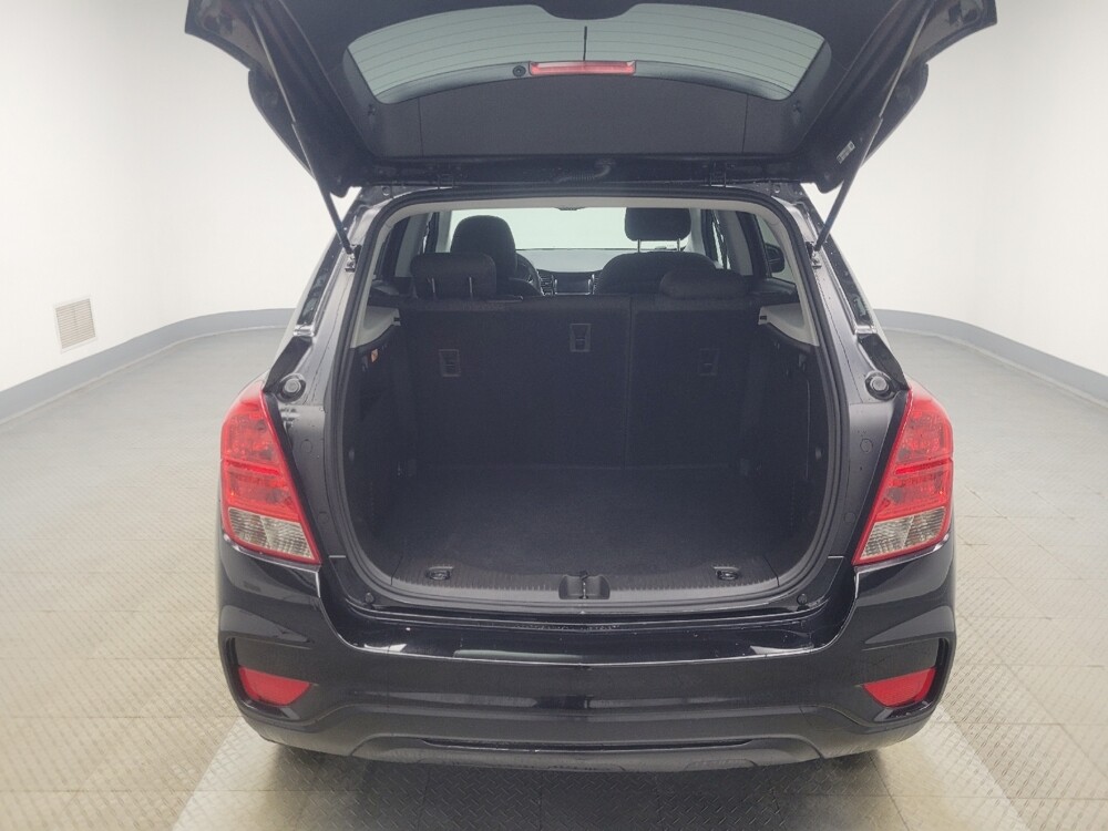 2020 Chevrolet Trax in Indianapolis, IN 46219 - 18108850 29