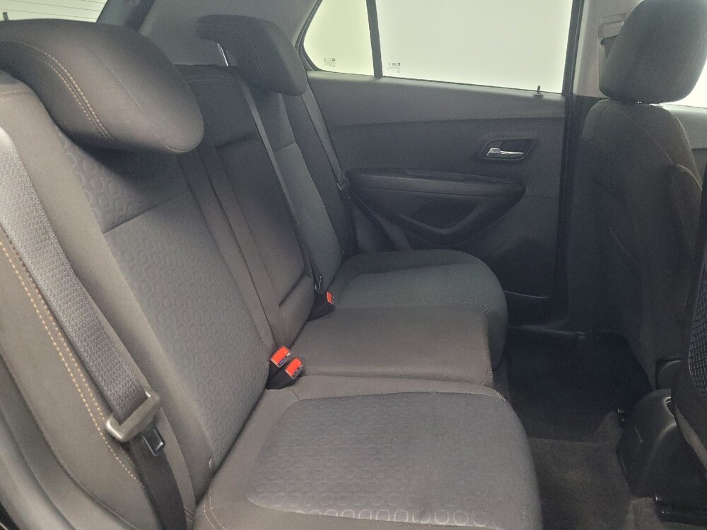 2020 Chevrolet Trax in Indianapolis, IN 46219 - 18108850 19