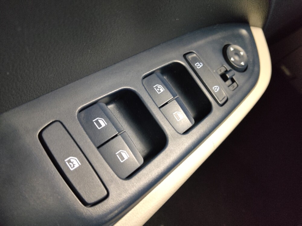 2025 Hyundai Venue in St. Louis, MO 63136 - 18108872 27