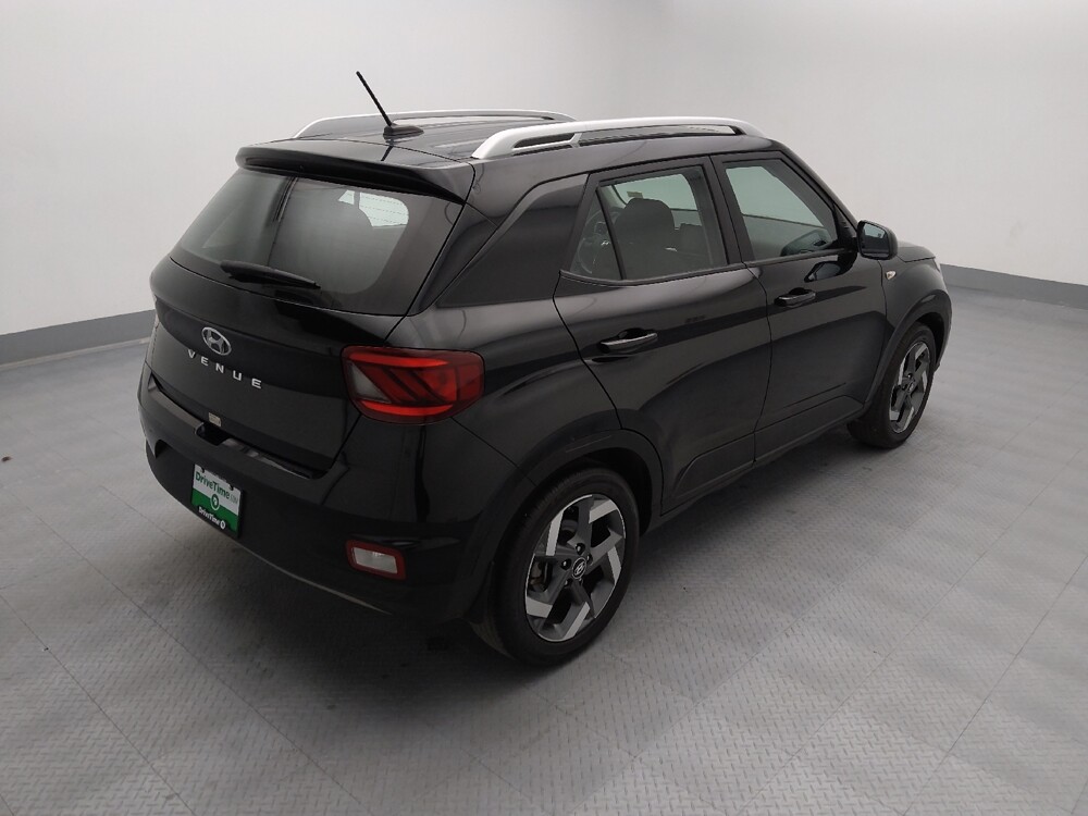 2024 Hyundai Venue in Independence, MO 64055 - 18108874 9